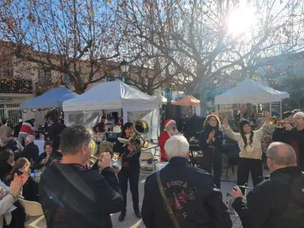 Marché de Noël Montferrier-sur-Lez fanfare
